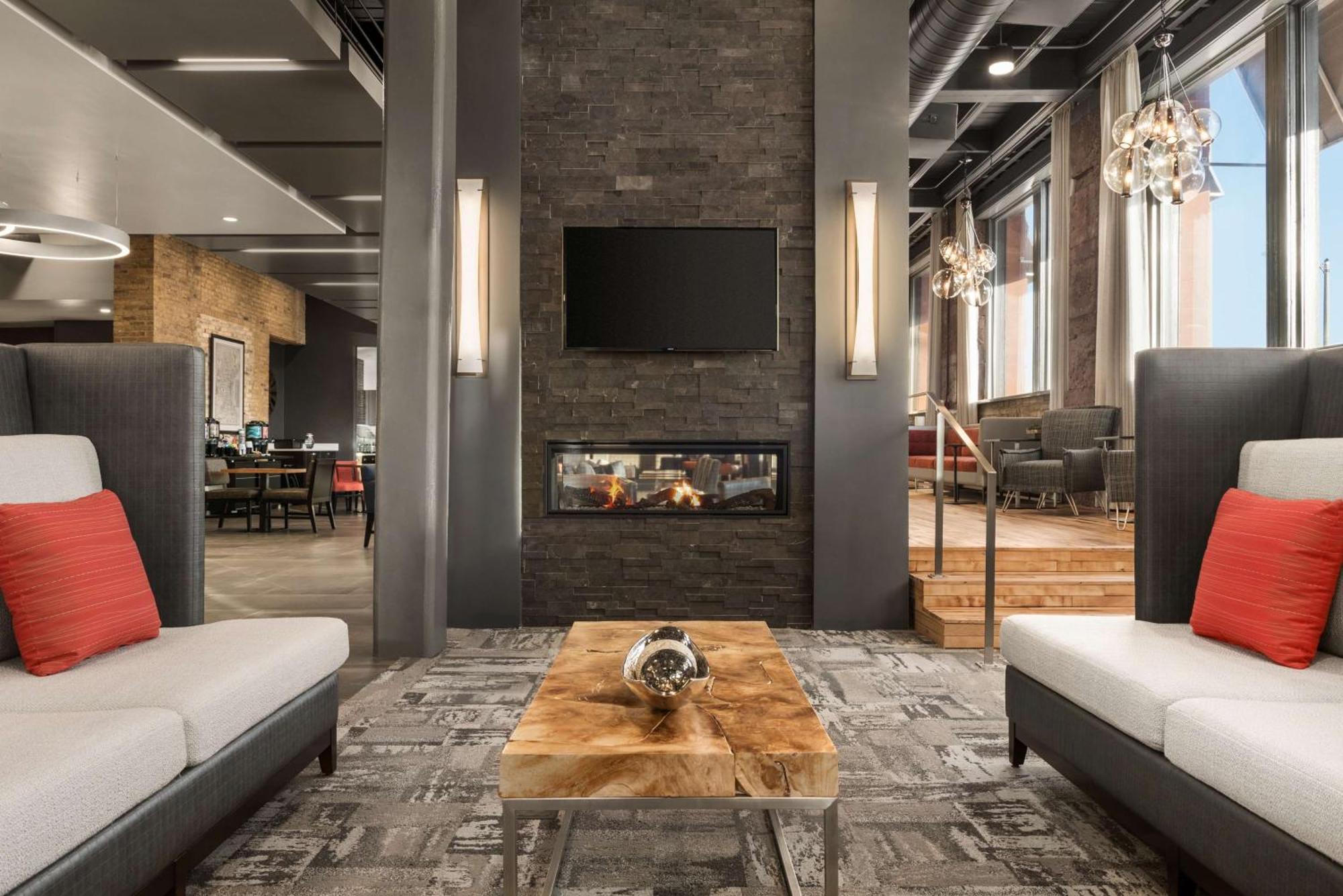 Homewood Suites By Hilton Milwaukee Downtown Exteriör bild